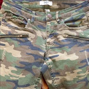 Camo ripped jeans (skinny)